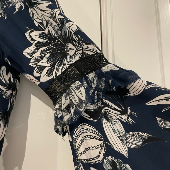 Women’s Floral Blue Parker Blouse - Picture 2 of 9